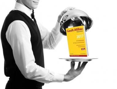 Ο κορυφαίος γαλλικός γαστρονομικός Gault & Millau πέρασε σε ρωσικά χέρια